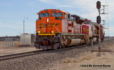 bnsf9126_east_oil_train_leaving_tampa_co.jpg