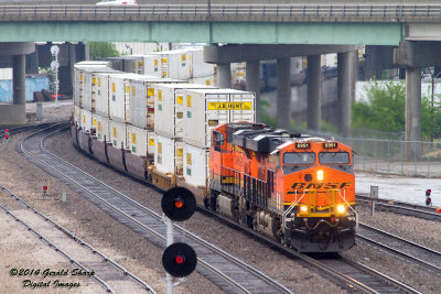 bnsf6991_west_at_union_station_kc_mo.jpg