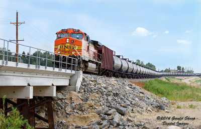 bnsf5361_north_at_little_thompson_creek_co.jpg