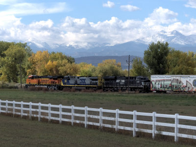 bnsf8122_south_at_highland_co.jpg