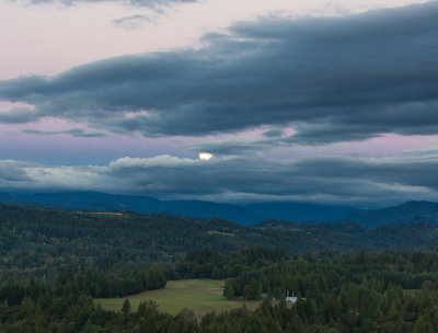 Super Moon Fail

Shortly before the super moon was to rise over the southern
flank of Mt. Hood, the clouds rolled in....

