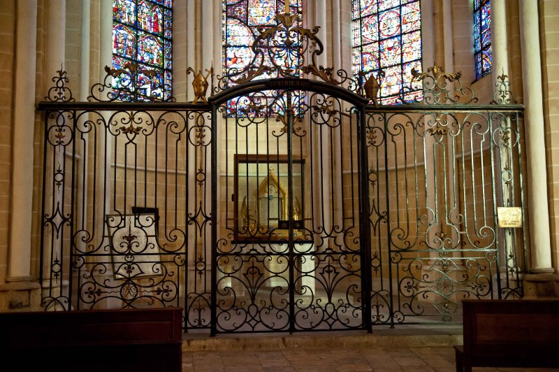 In Chartres Cathedral - Sancta Camisa