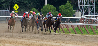 Saratoga Springs races-coming around the bend