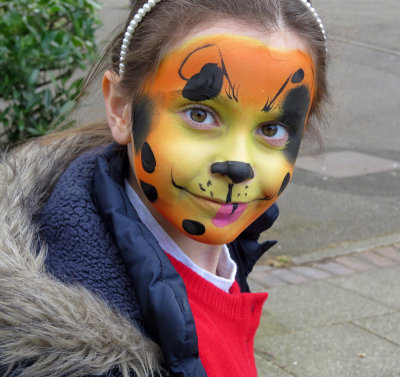 london zoo-Grandaughter with painted face