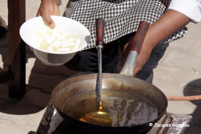 Démonstration de cuisine traditionnelle, Gumanpura, Rajasthan_IMGP6179.JPG