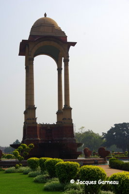 Dais gant (par l'architecte Lutyens), prs de la Porte de l'Inde, Delhi_IMGP8849.JPG