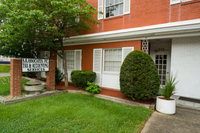 Small building housing an insurance agency.