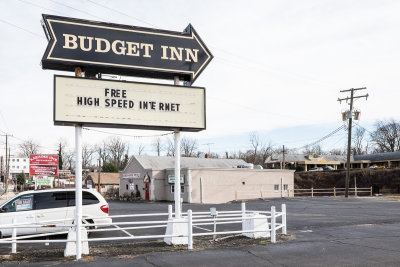 We now cross to the east side of washington Street. Budget Inn