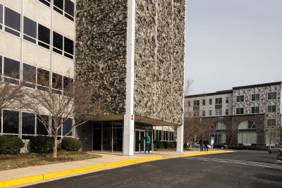 Office building at the southwest corner of Oak and West Broad streets