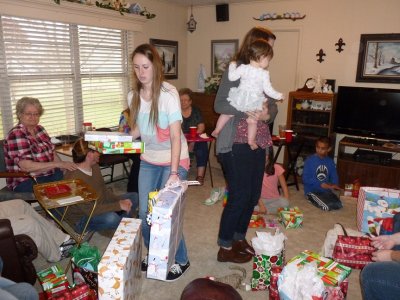 P1000796 Dec 2015 Linch Family Christmas.JPG