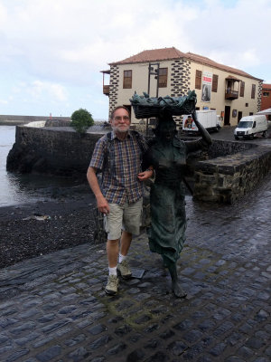 Dave stepping out with a fish wife, Puerto de la Cruz