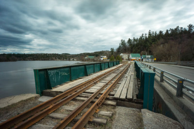 Wakefield (chemin Riverside et pont de la voie ferrée sur la rivière Gatineau)