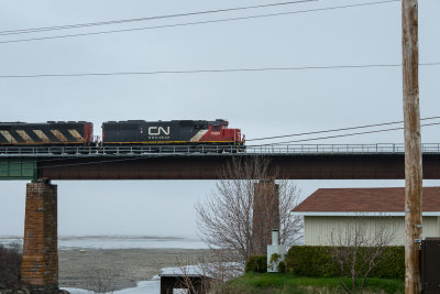 Train qui passe à Trois-Pistoles (Québec).