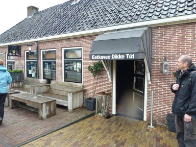 Eetkavee Dikke Tt Delfstrahuizen (Tt is Fries voor kus, zoen)