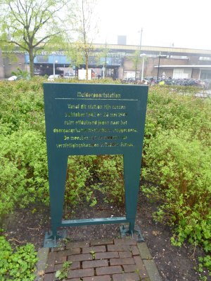 Monument bij Muiderpoort station 