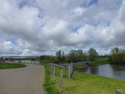 Oude Spoorbrug met trac bij Griethausen