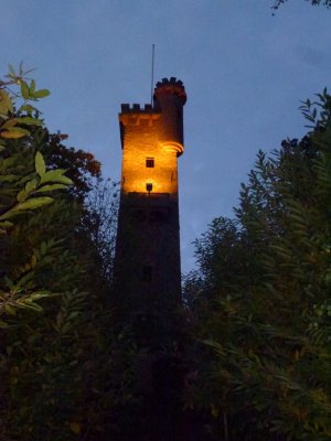Wanderheim Klingenberg met Aussichtsturm in de avond