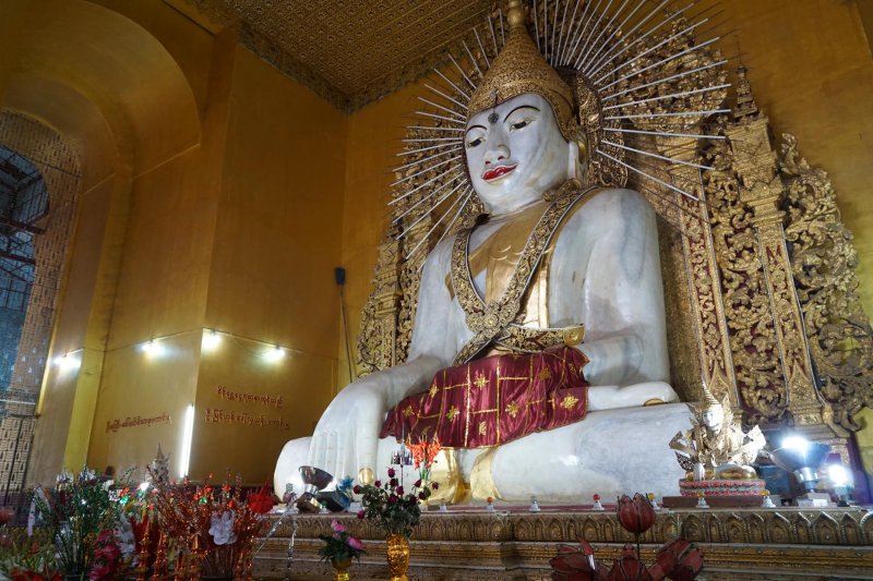 900-ton Marble Buddha
