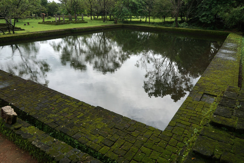 Bathing pool