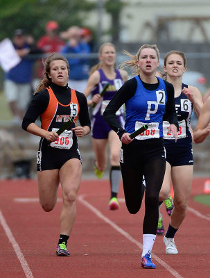 Pullman_Girls_4x400_State_2013039.jpg