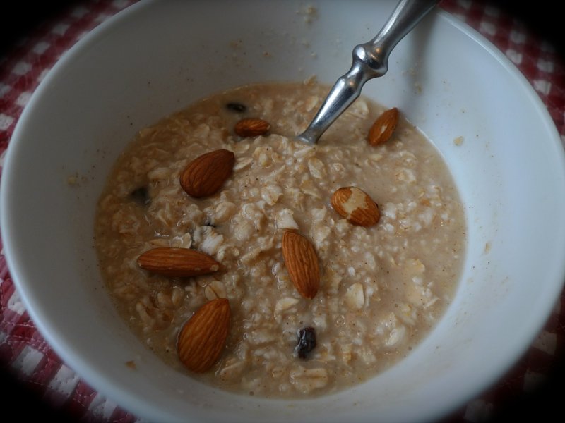 Oatmeal with Almonds