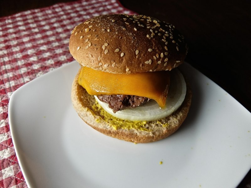 Cheeseburger (Plain)