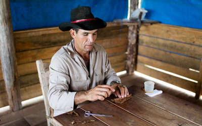 Cigar maker, Vinales