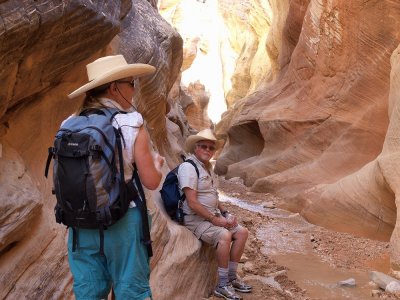 LB158183 Linda-CJ slot canyon trail publish.jpg