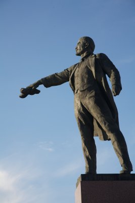 The only remaining Lenin Statue in St Petersburg.jpg