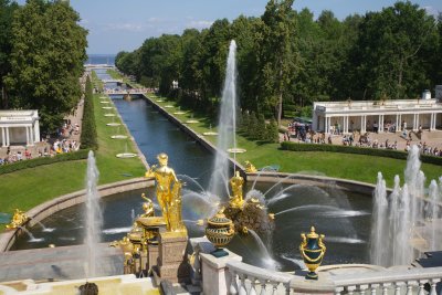 Peterhof central cascade.jpg