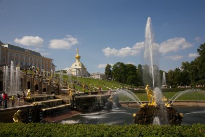 Peterhof fountain scene.jpg