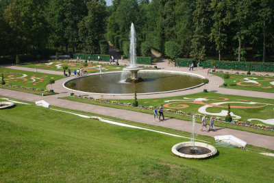 Peterhof Right Fountain.jpg