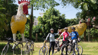 Giant chicken of Betong