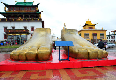  Big feet of goddess they need more funds to finish statue