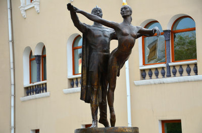 Statue outside the opera house
