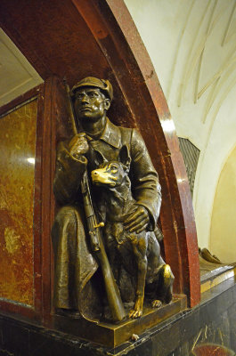 Statues in the Moscow underground commemorating WW2
