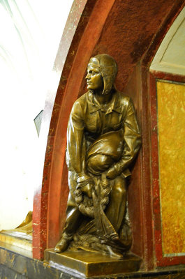 Statues in the Moscow underground commemorating WW2