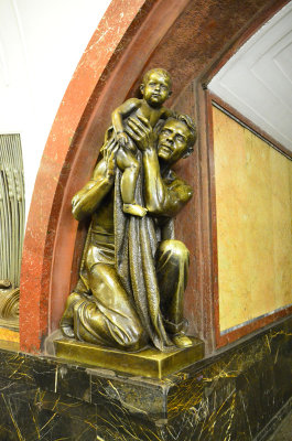 Statues in the Moscow underground commemorating WW2