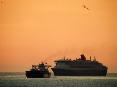 Queen Mary 2 arriving in Rio de Janeiro at dawn 1 February, 2016