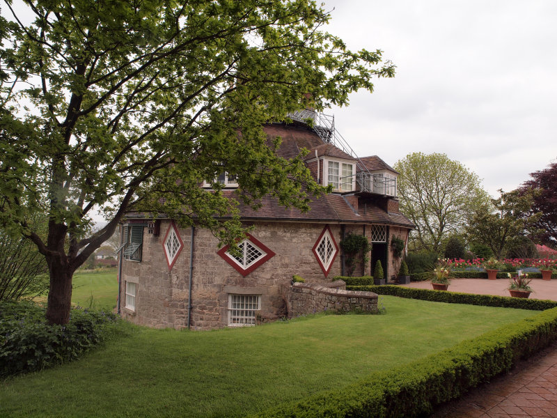 A La ROUNDE 18th CENTURY 16 SIDED HOUSE Nr EXMOUTH DEVON