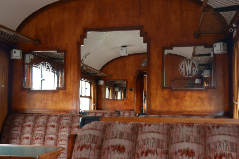 THIS ART DECO COACH WAS BUILT IN 1937 (DIDCOT RAILWAY CENTRE)