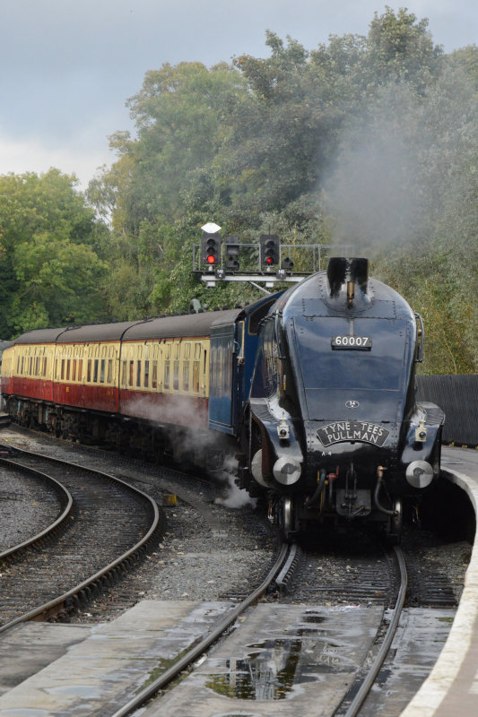 the Sir Nigel Gresley coming into Pickering station NYM railway