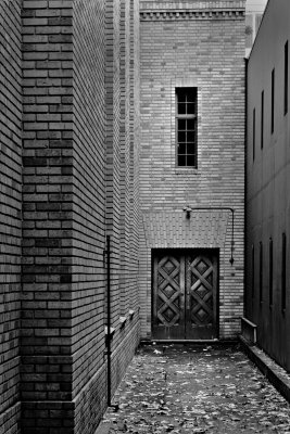 BW ALLEY_tn.jpg