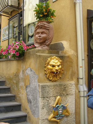 The 3-legged jester is a symbol of Taormina