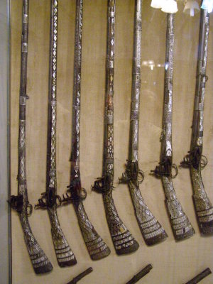 We see old guns at a museum
