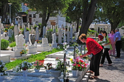37 MOSTAR, paying tribute