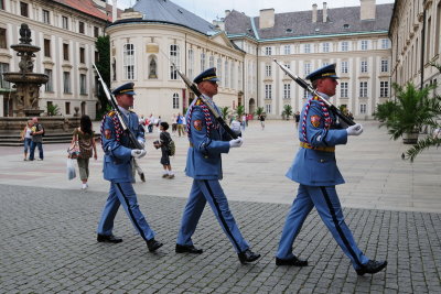 149 PRAGUE, Hradcany Square, changing of the guard