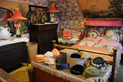 26 Ketchikan, Dolly's bedroom