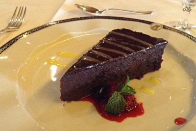 16 Flourless chocolate cake