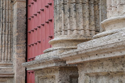 180 Cartagena, church columns